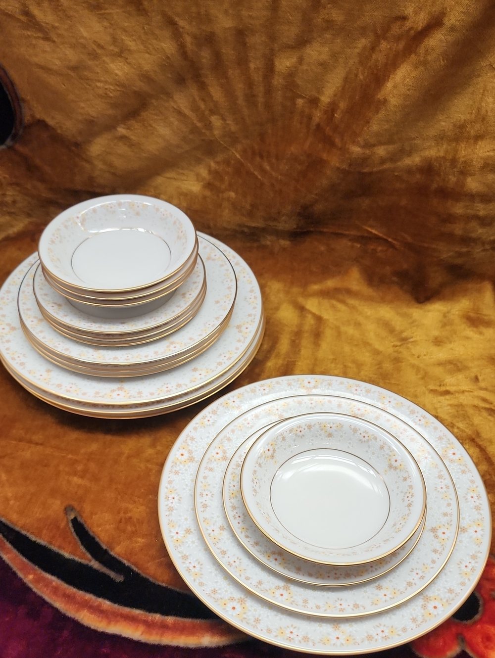 Noritake Gold Rim Painted  Floral Edge Full Service Ivory China -Set Of 4